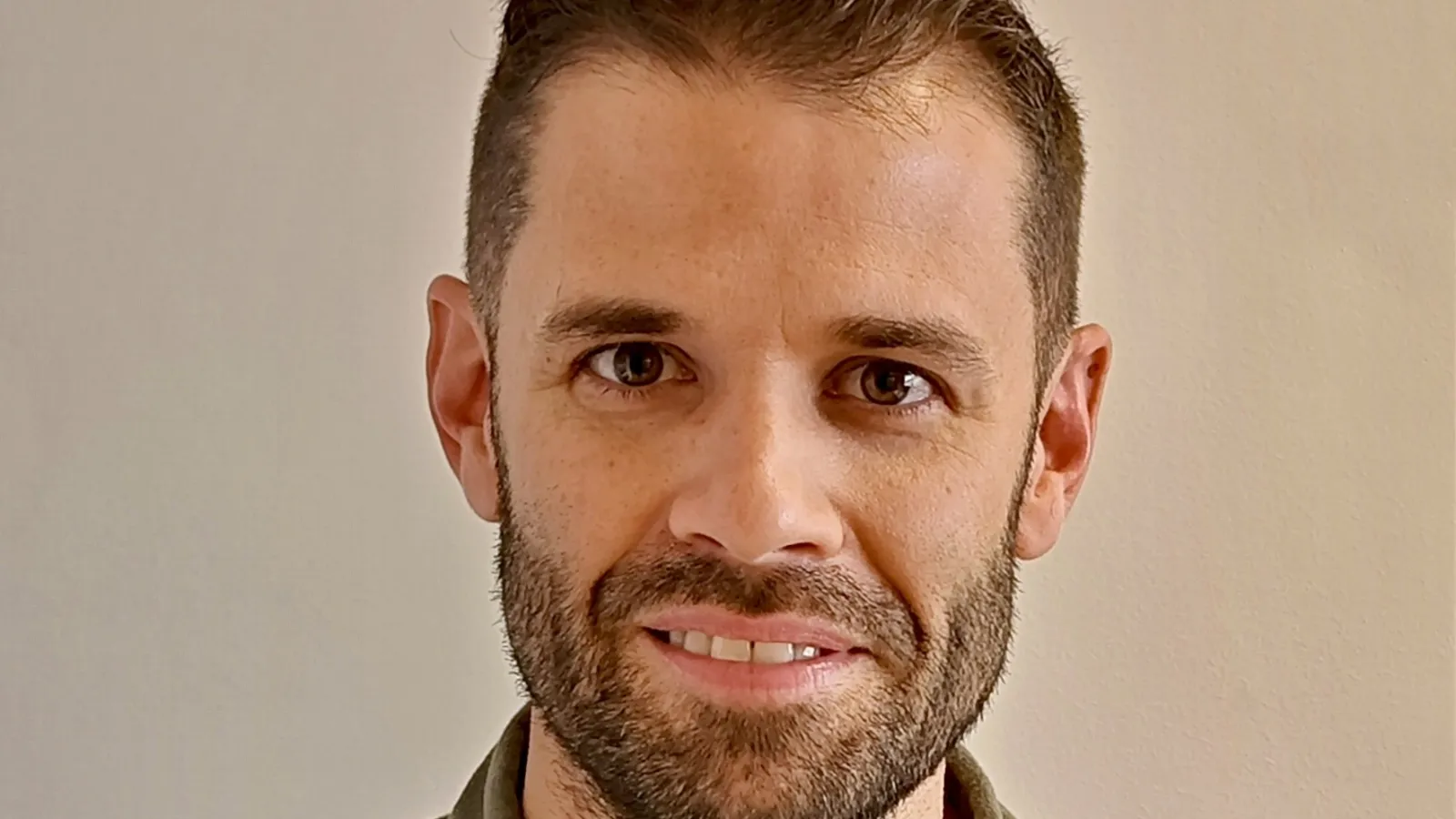 Carlos Garcia Headshot