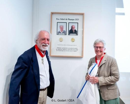 Pierre & Anne with Nobel Medals
