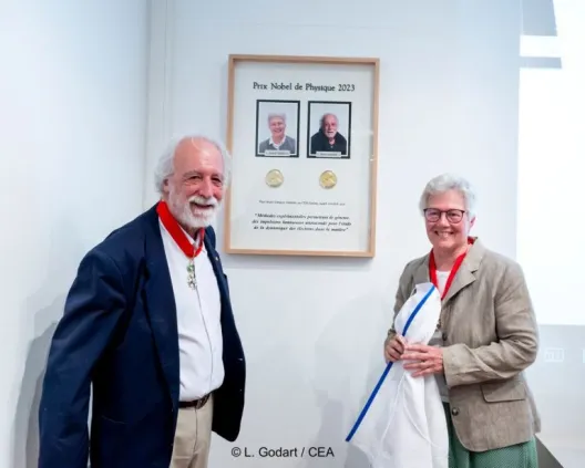 Pierre & Anne with Nobel Medals
